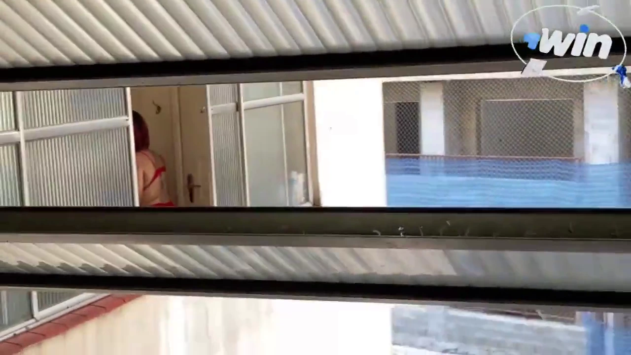 I had sex with my neighbor while using the washer and the attractive woman makes loud noises porn video
