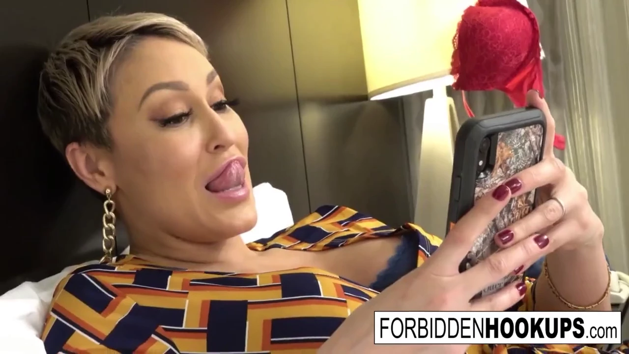 Mature babe with big tits gets facial cumshot porn video